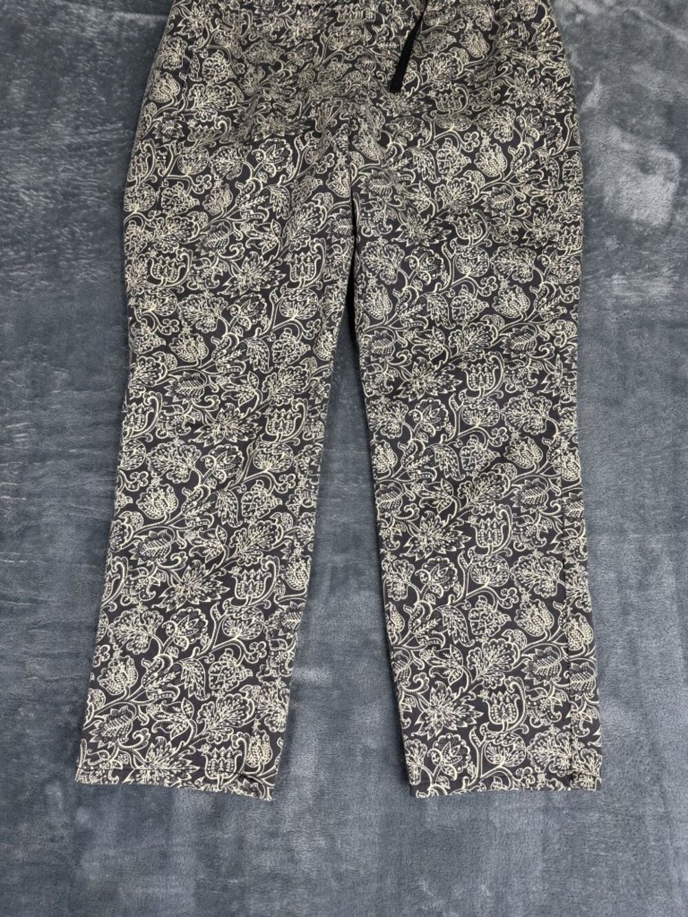 Uniqlo Womens Black & White Floral Print Slim-Fit Pants Size M Waist 28"